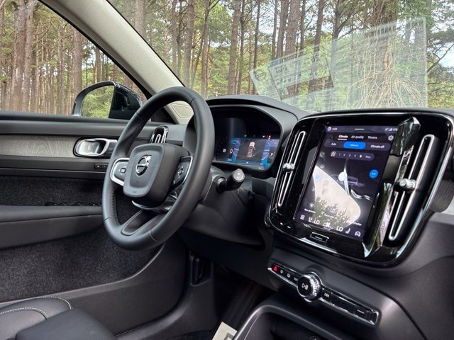 New 2026 Volvo XC40 B5 Plus w/ Protection Package Premier AWD/4WD image 25