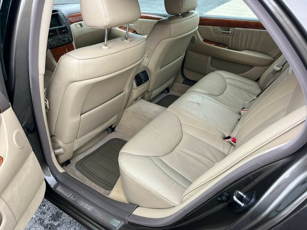 Used 2006 Lexus LS 430 RWD image 20