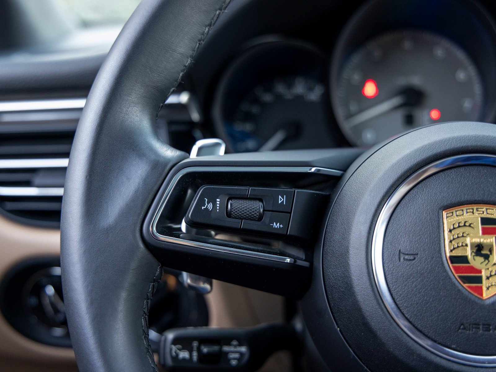 Certified 2023 Porsche Macan S image 30