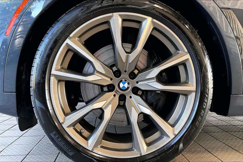 Used 2021 BMW X7 M50i w/ Cold Weather Package AWD/4WD image 34