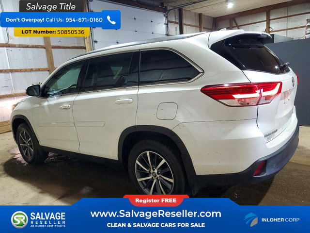 Used 2019 Toyota Highlander XLE AWD/4WD image 3