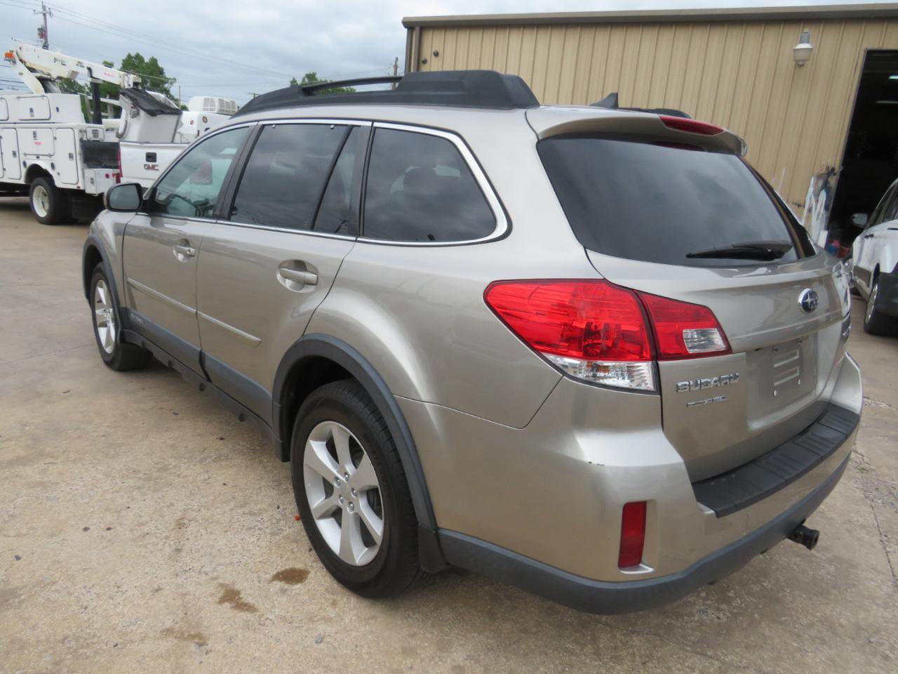 Used 2014 Subaru Outback 2.5i Premium w/ Moonroof Package image 6