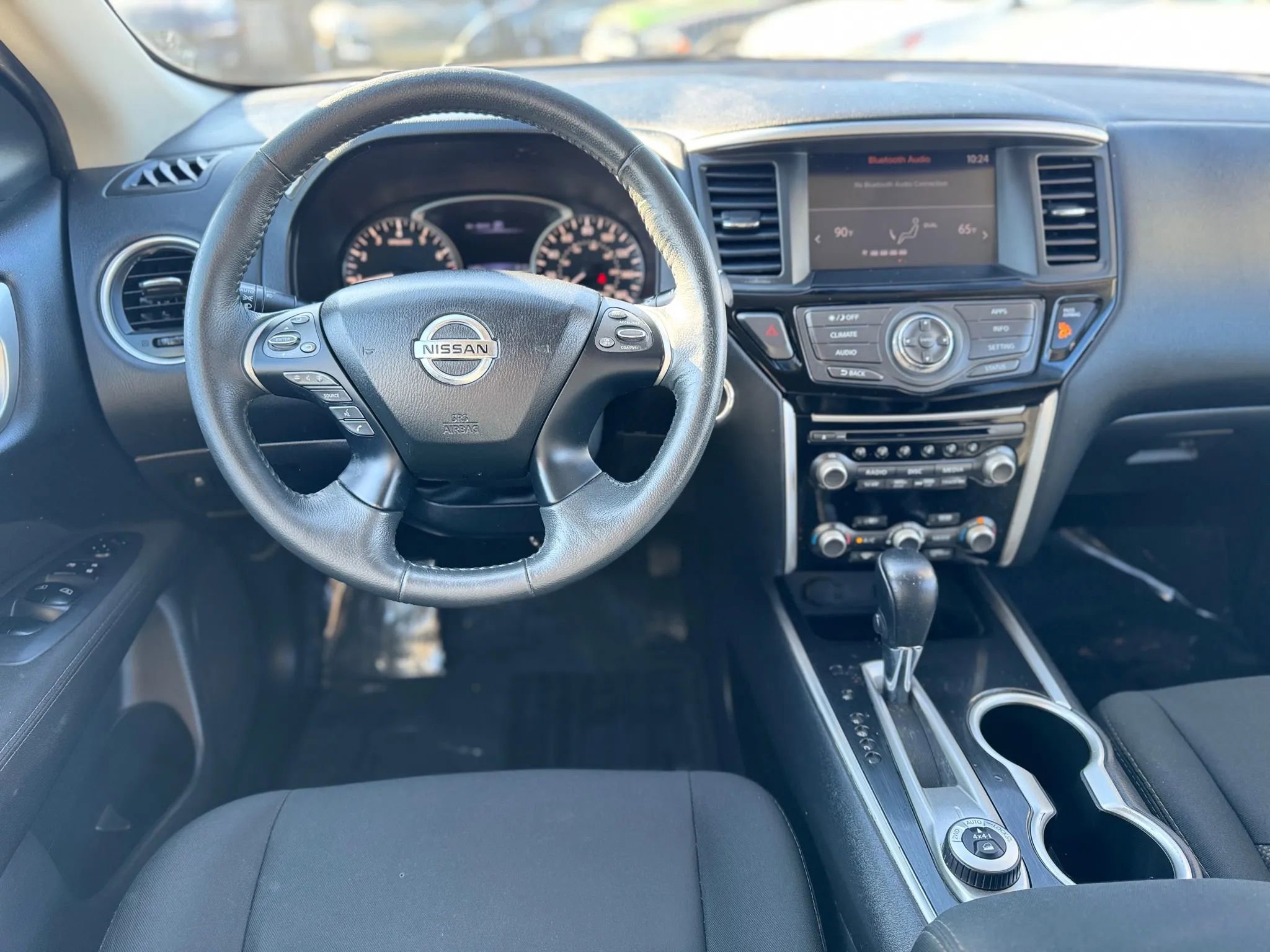 Used 2017 Nissan Pathfinder SV image 13