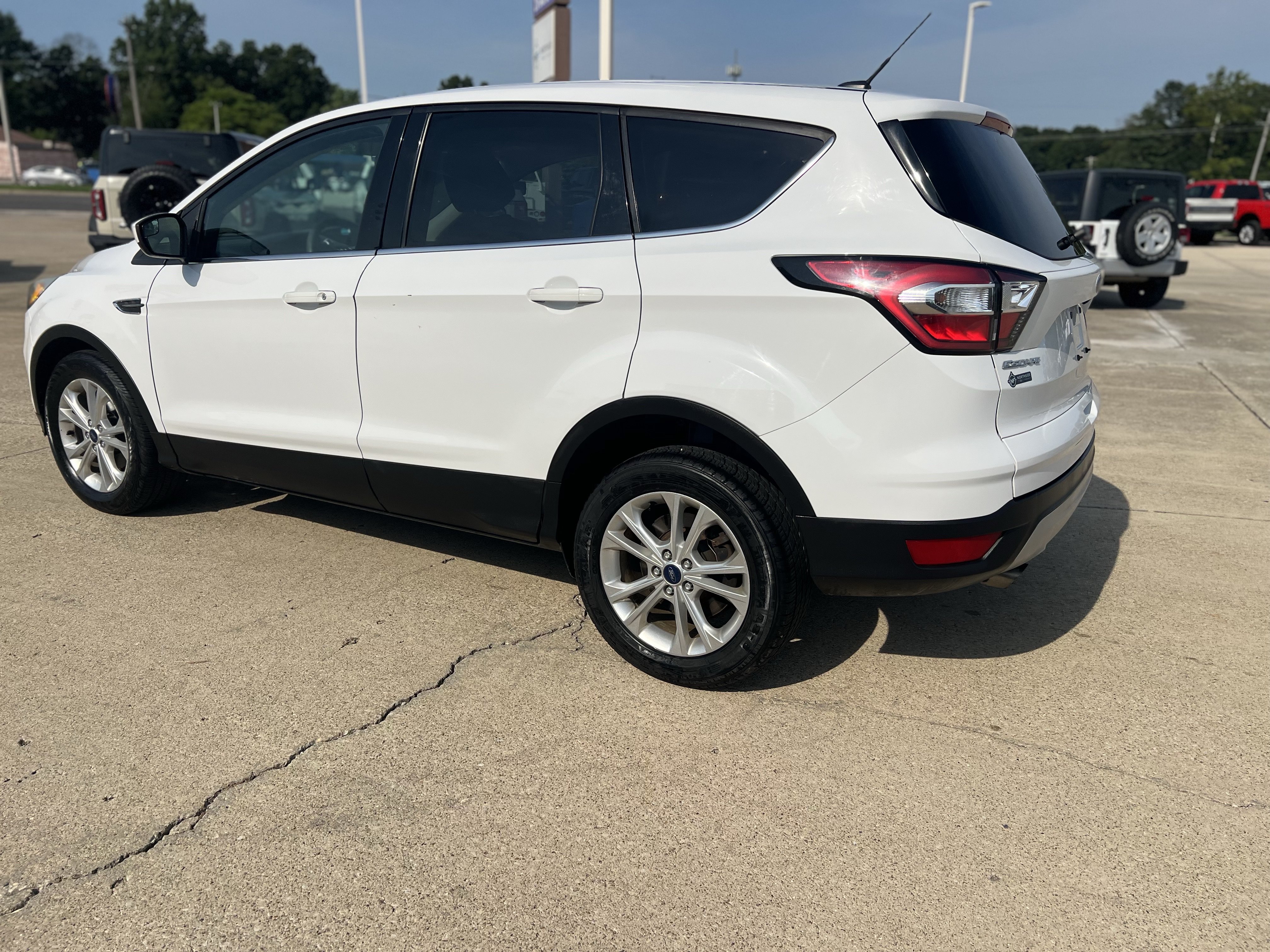 Used 2017 Ford Escape SE FWD image 7