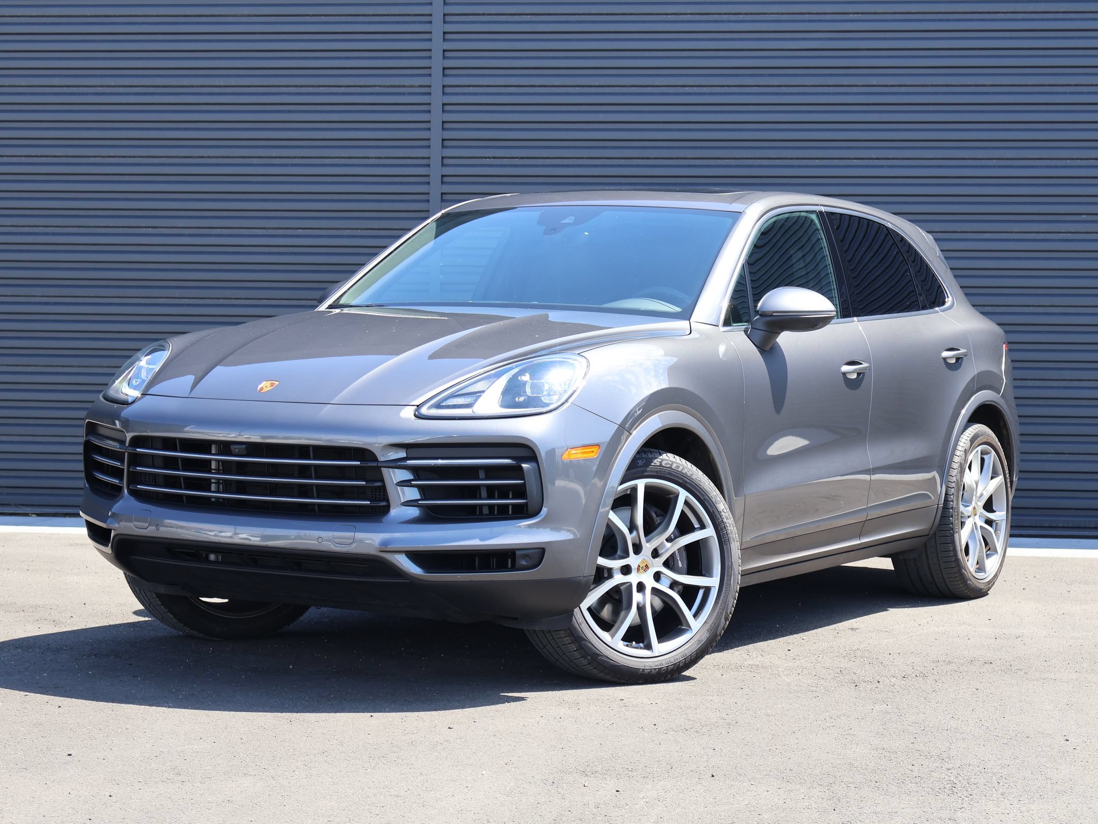 Used 2023 Porsche Cayenne AWD/4WD image 1