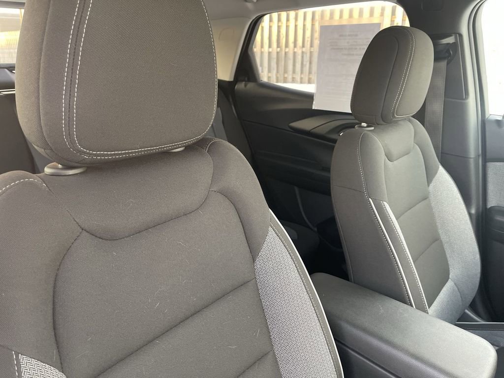 Used 2025 Chevrolet TrailBlazer LT image 38