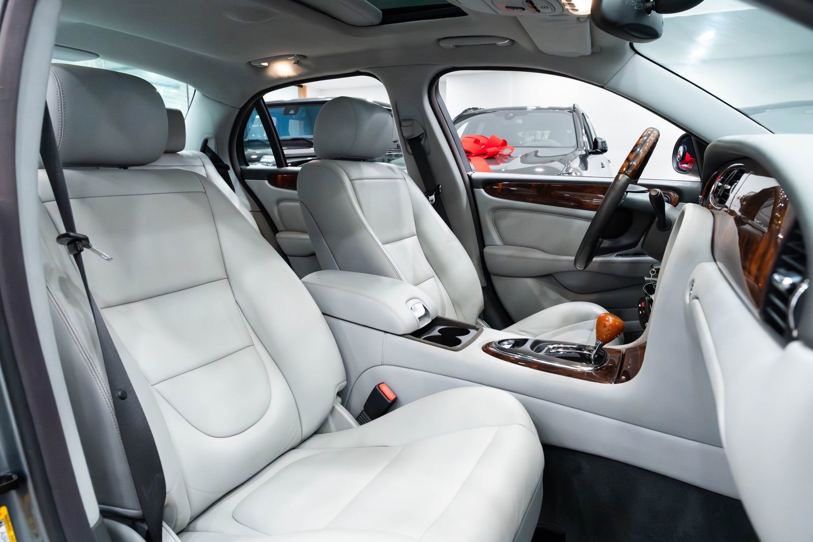 Used 2005 Jaguar XJ8 image 26