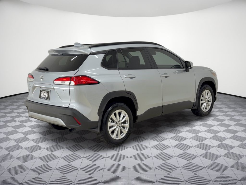 Used 2024 Toyota Corolla Cross LE FWD image 9