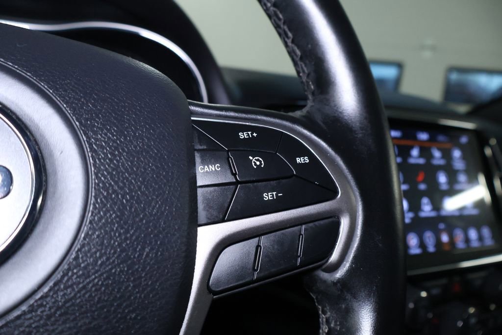 Used 2020 Jeep Grand Cherokee Limited image 25