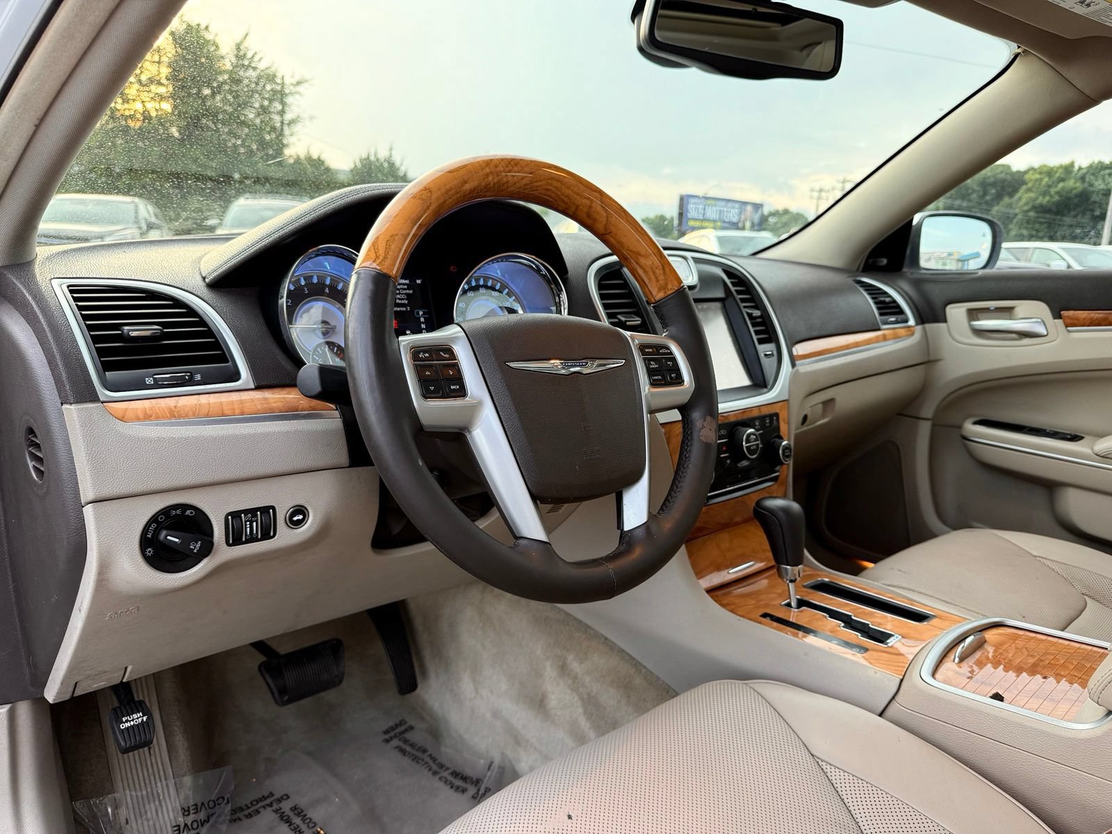 Used 2014 Chrysler 300 C RWD image 21
