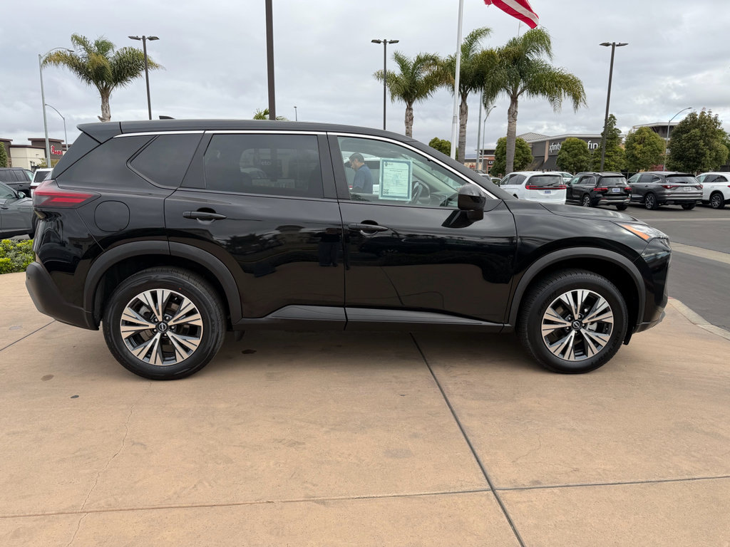 Used 2023 Nissan Rogue SV FWD image 4