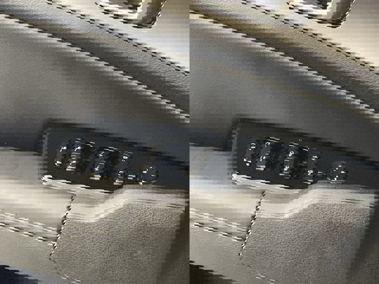 Used 2025 Kia Sportage EX image 18