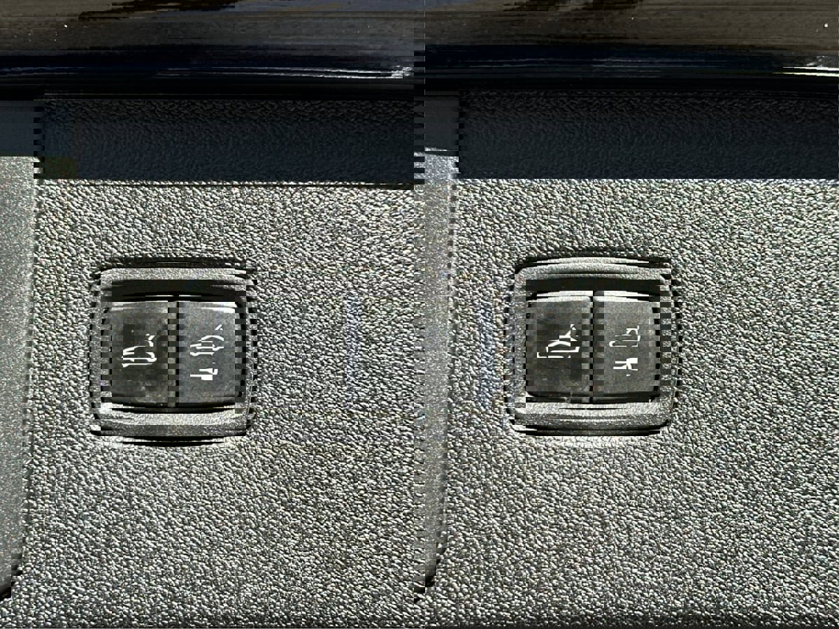 Used 2020 Porsche Cayenne image 25