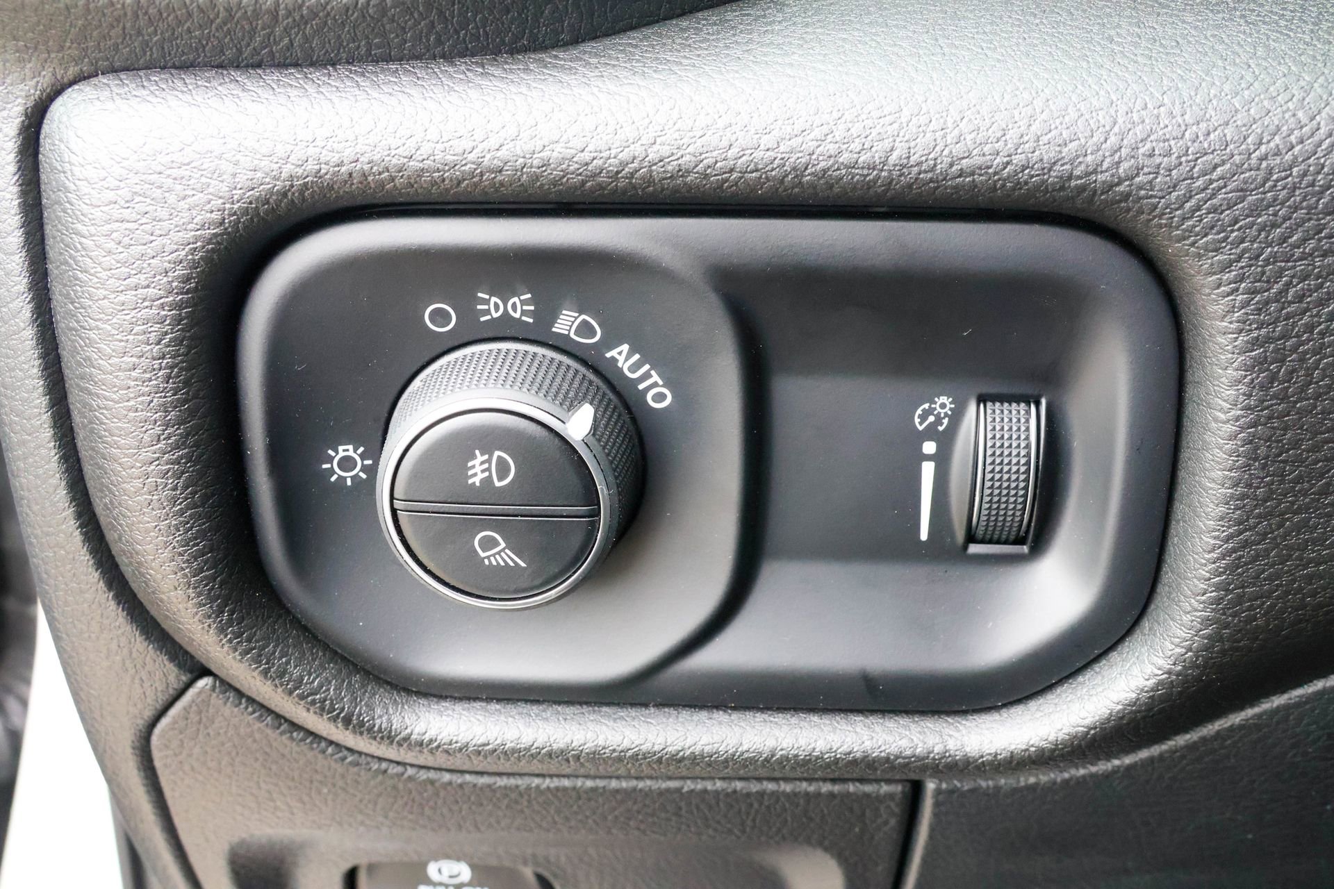 New 2026 RAM 1500 Express image 31