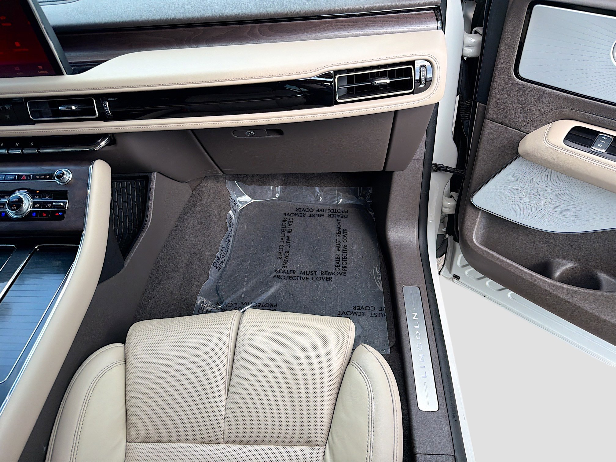 Used 2024 Lincoln Aviator Reserve w/ Equipment Group 201A RWD image 17