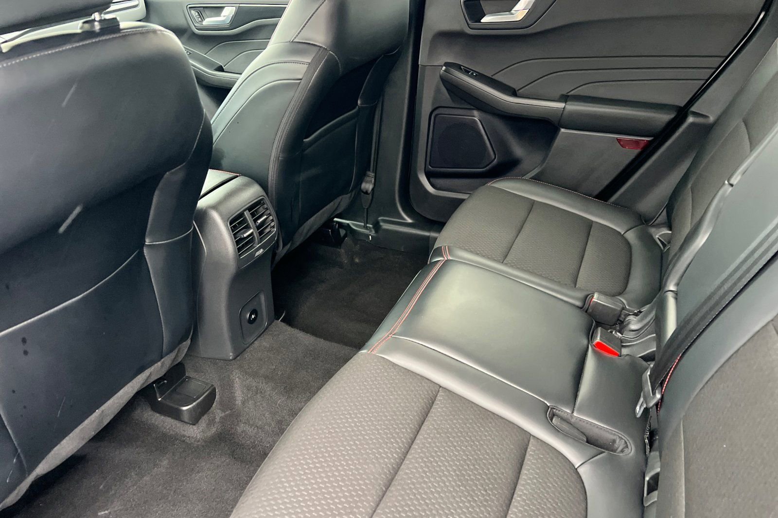 Used 2024 Ford Escape ST-Line image 8