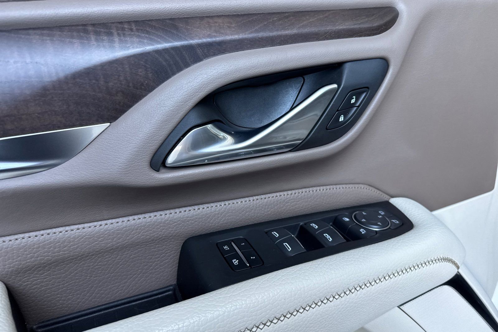 Used 2021 GMC Yukon Denali w/ Denali Ultimate Package image 11