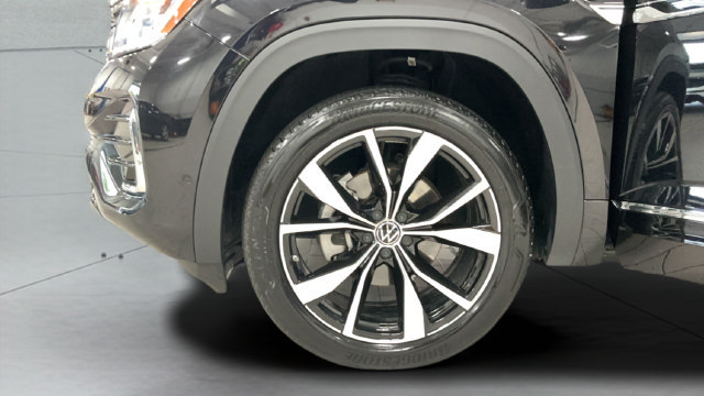 Certified 2026 Volkswagen Atlas SEL Premium R-Line AWD/4WD image 24