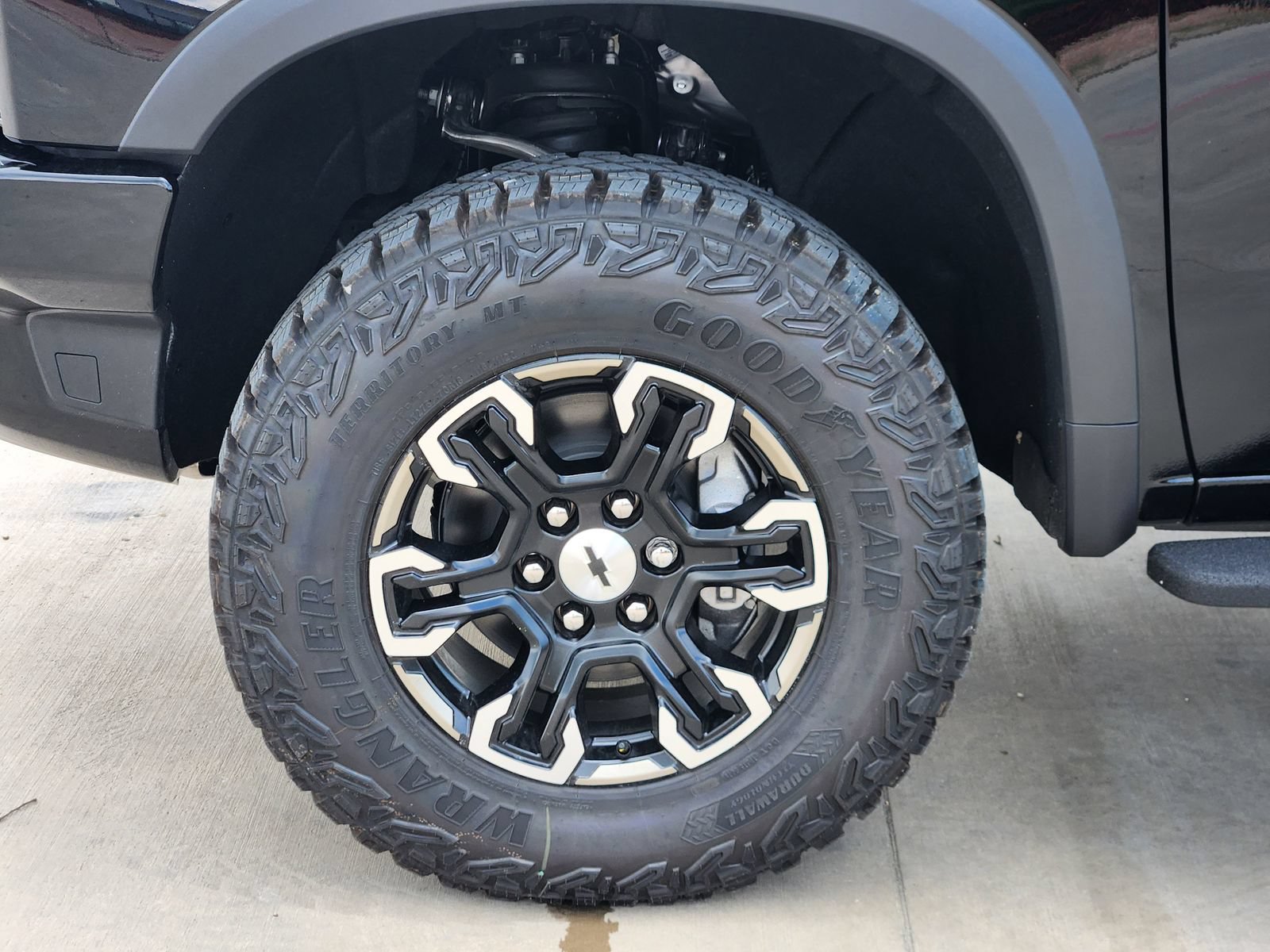 New 2026 Chevrolet Silverado 1500 ZR2 w/ LPO, Dark Essentials Package AWD/4WD image 11