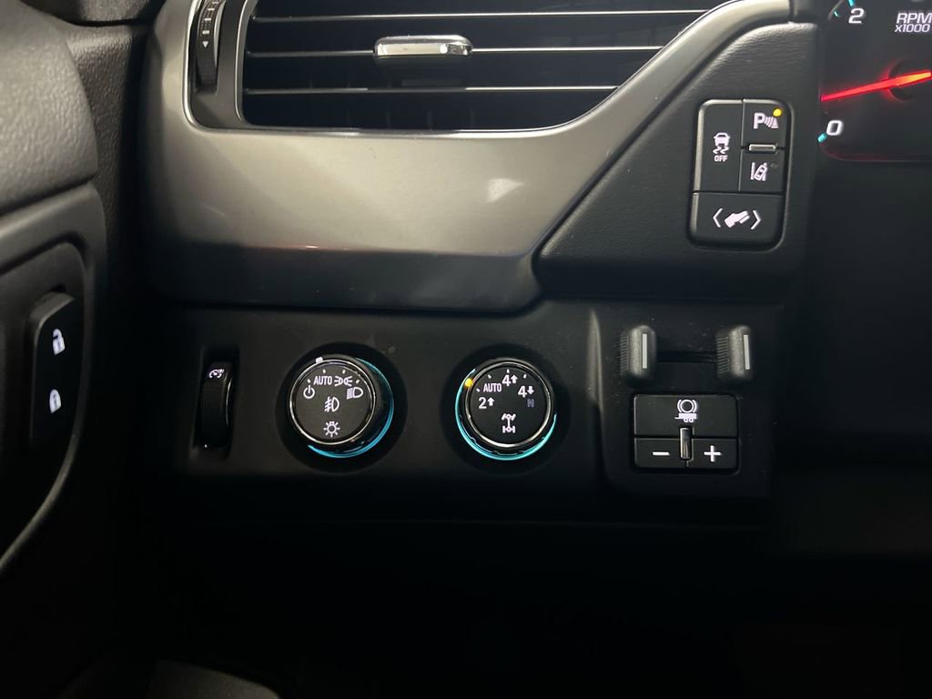 Used 2015 Chevrolet Tahoe LTZ AWD/4WD image 21