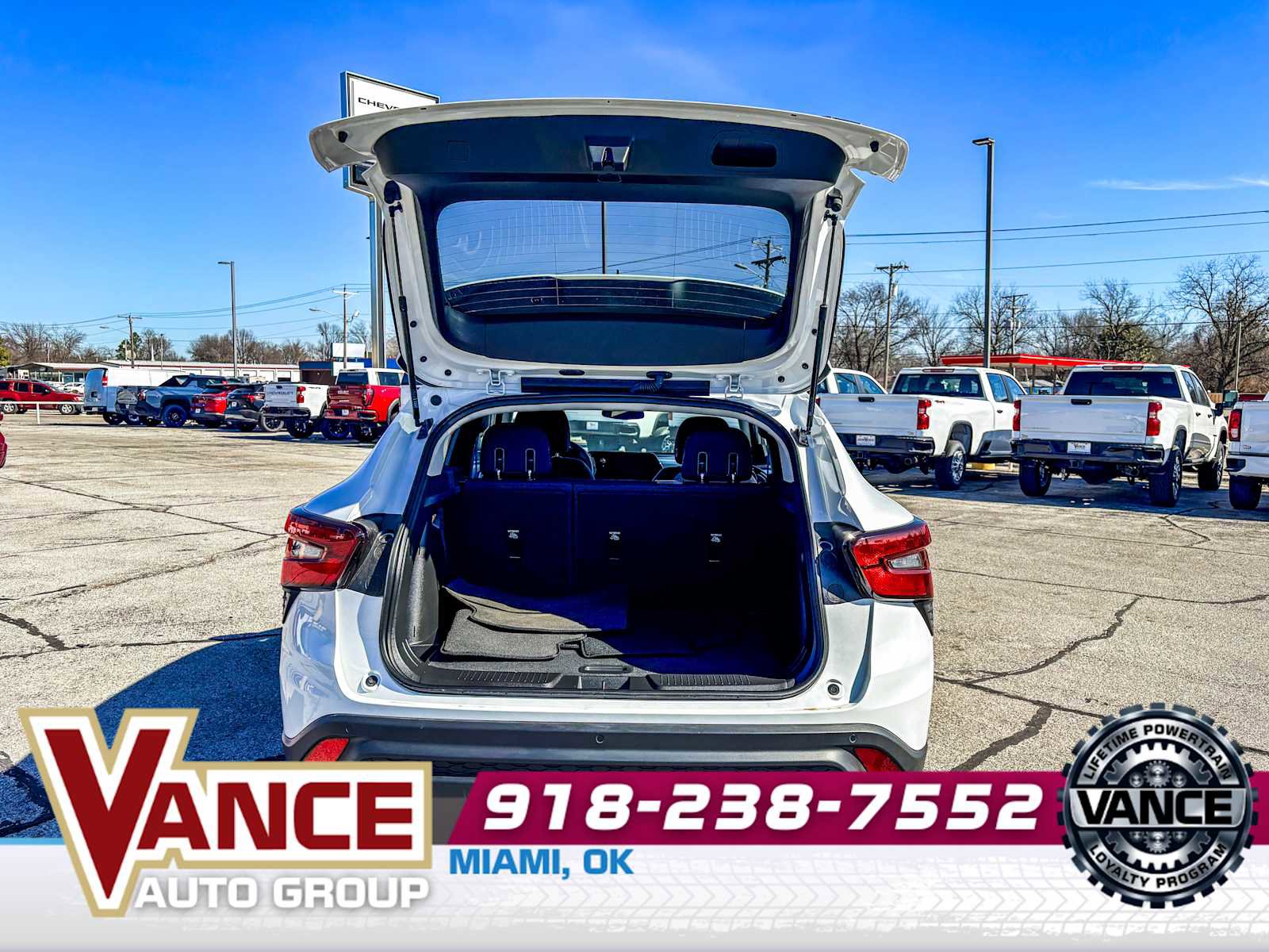 Used 2025 Chevrolet Trax LS w/ LS Convenience Package image 14