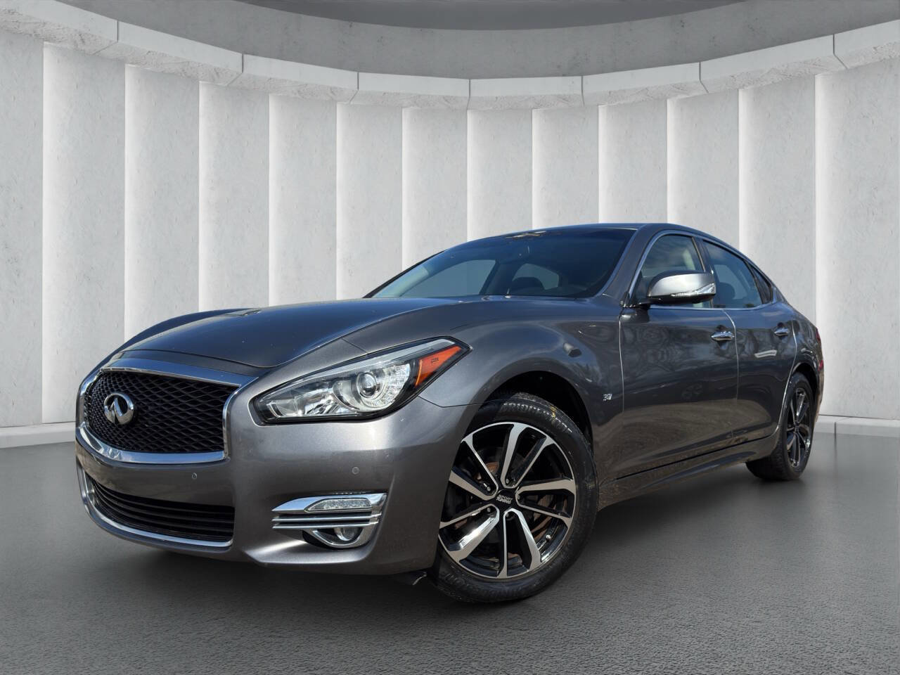 Used 2015 INFINITI Q70 3.7 image 1