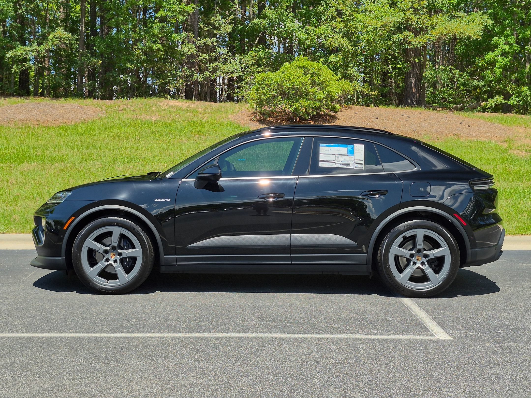 New 2026 Porsche Macan Turbo Electric RWD image 2