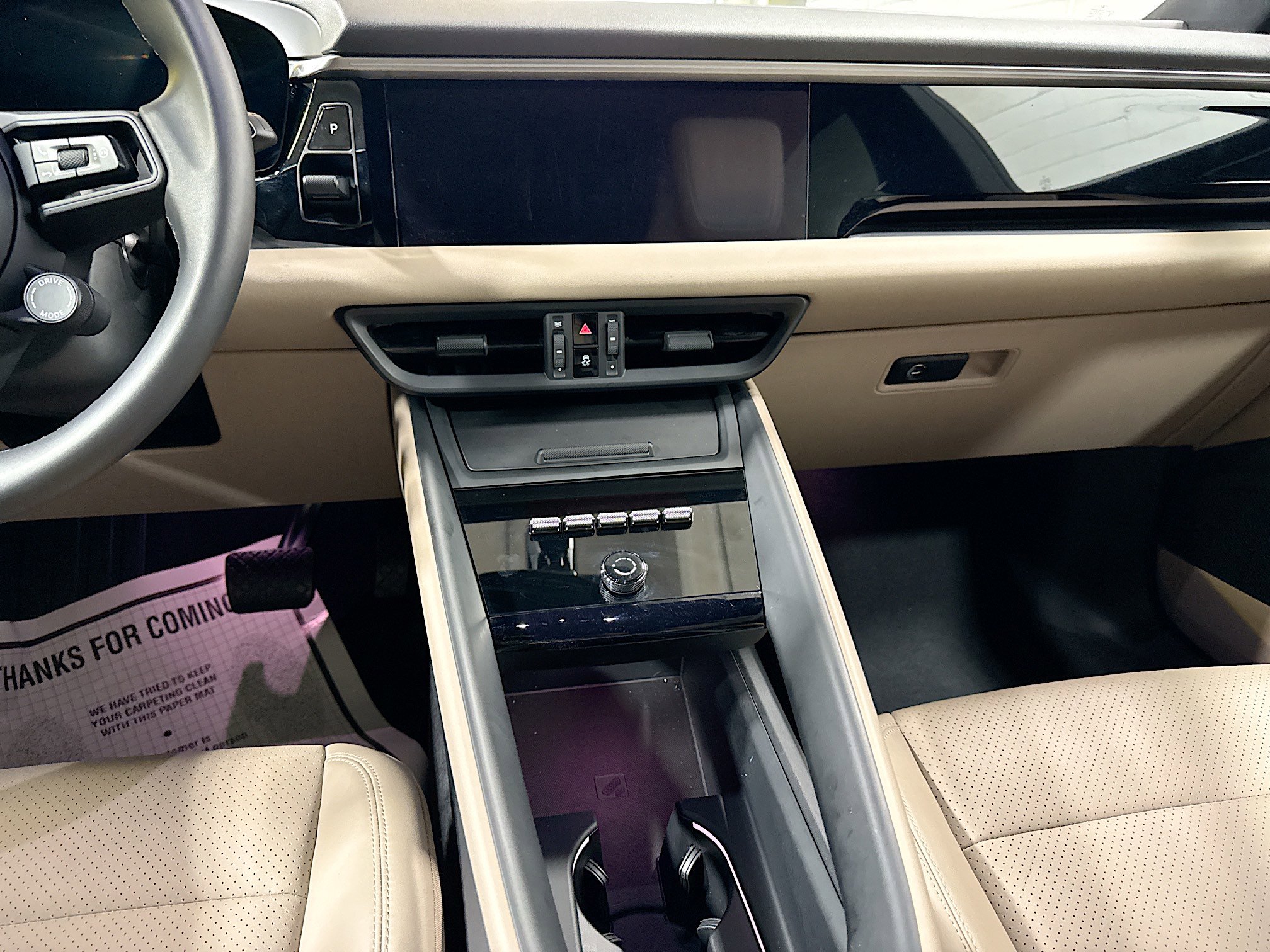 Certified 2025 Porsche Macan 4 Electric image 19