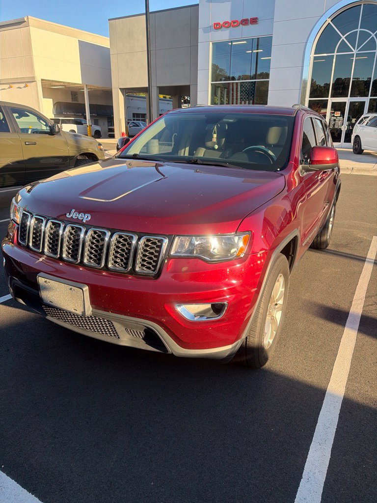 Used 2021 Jeep Grand Cherokee Laredo AWD/4WD image 4
