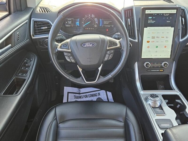 Used 2023 Ford Edge SEL image 8