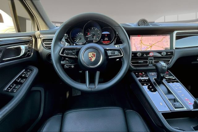 Used 2025 Porsche Macan AWD/4WD image 8