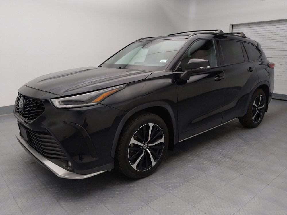 Used 2021 Toyota Highlander XSE FWD image 2