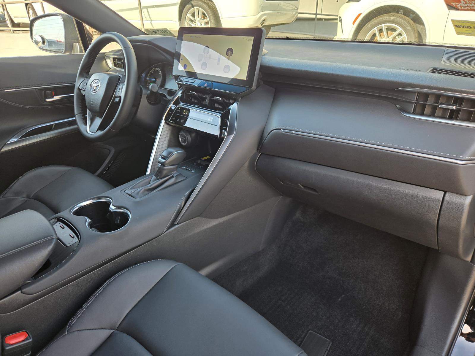 Used 2024 Toyota Venza XLE image 30