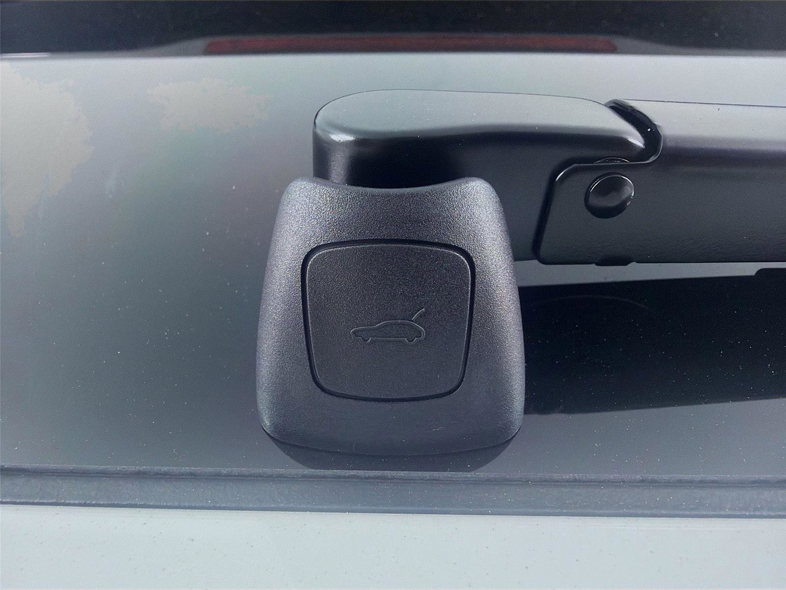 New 2026 Porsche Macan Turbo image 24