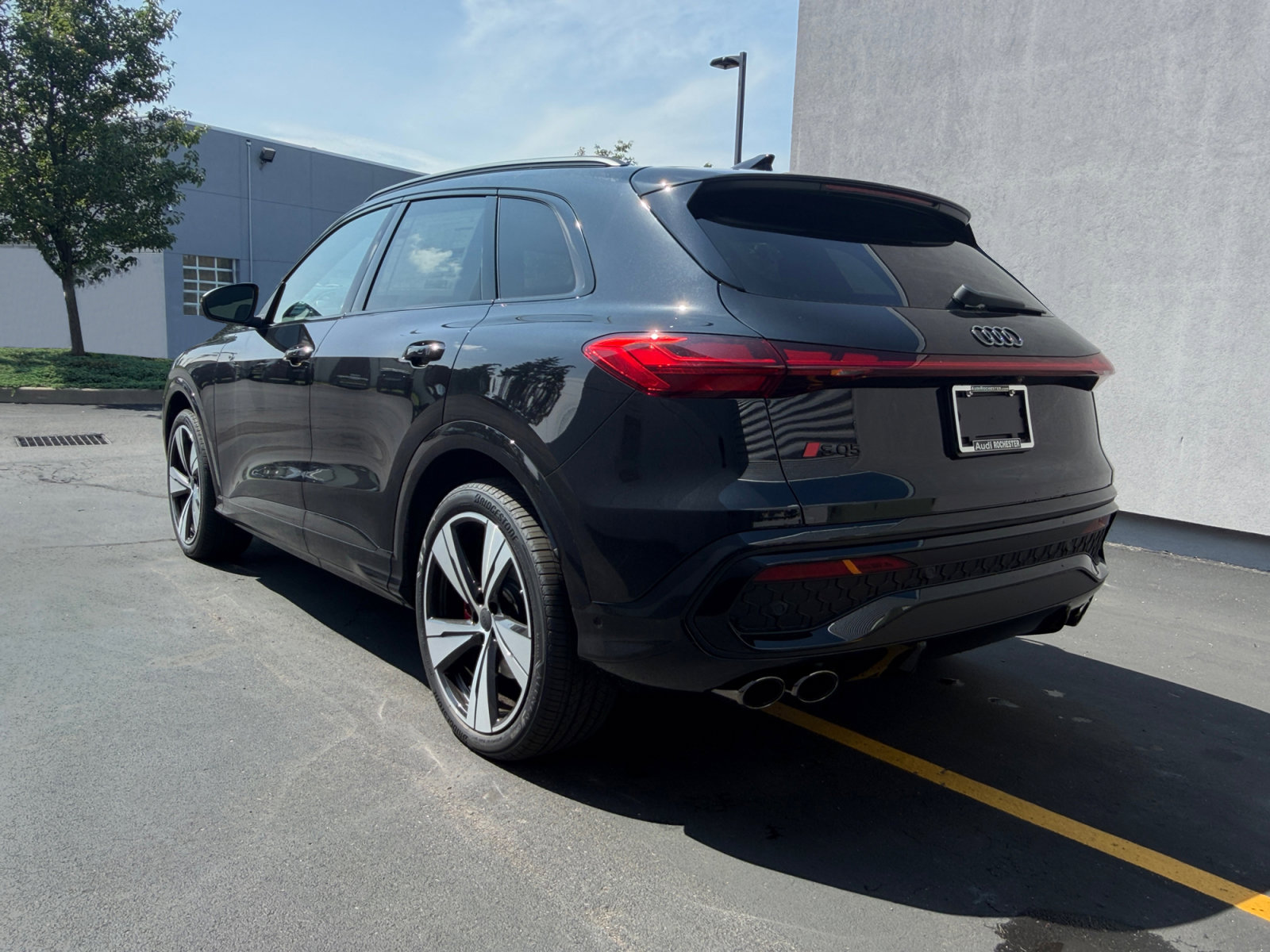 New 2026 Audi SQ5 Prestige AWD/4WD image 3