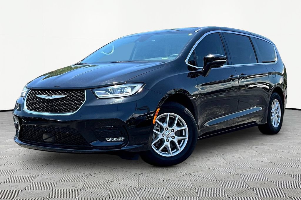 Used 2024 Chrysler Pacifica Touring-L FWD image 1