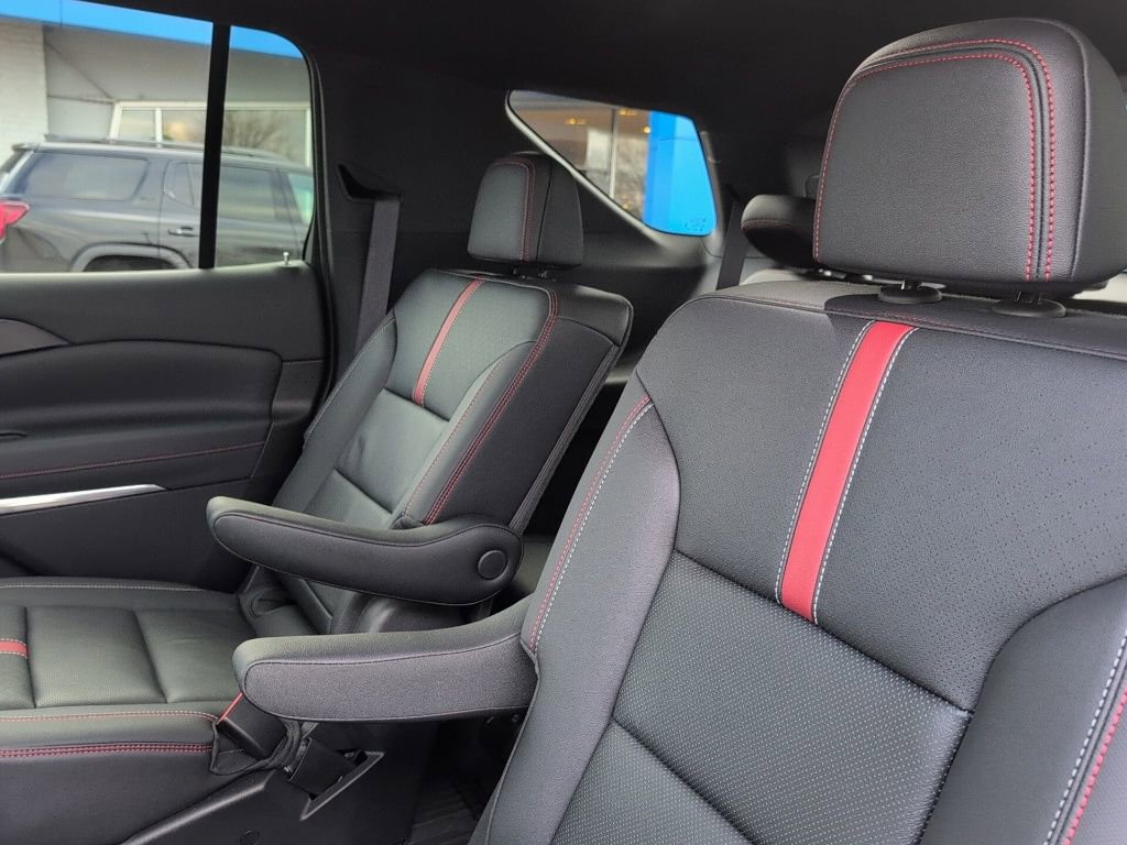 Used 2025 Chevrolet Traverse RS image 26