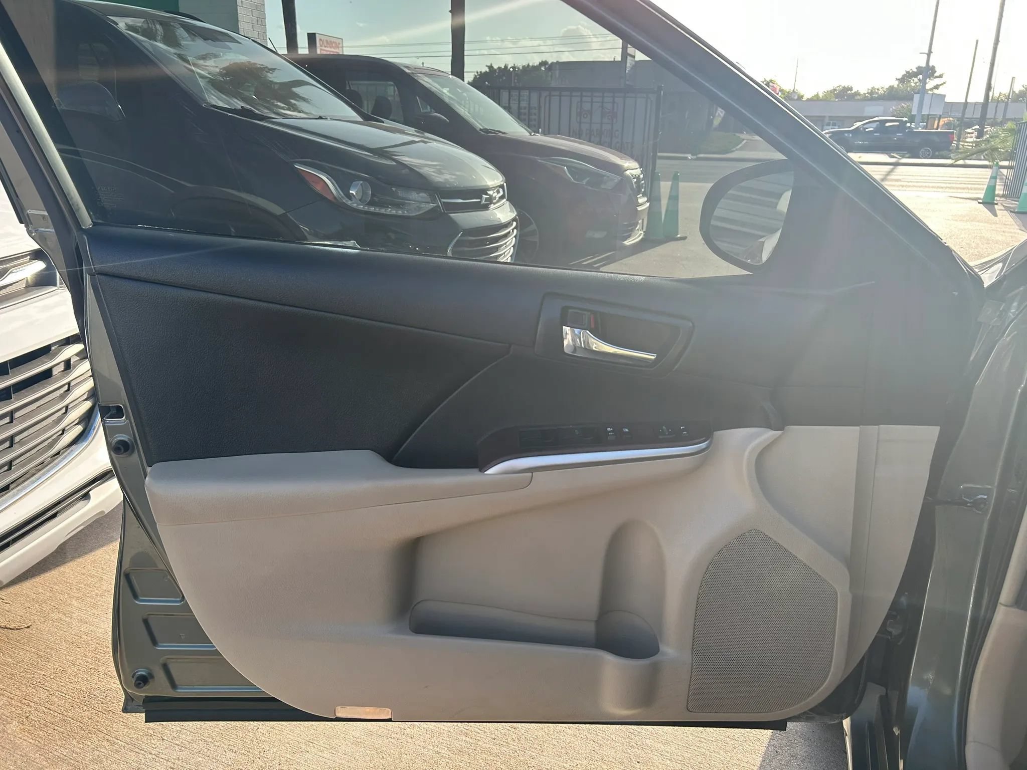 Used 2013 Toyota Camry XLE FWD image 12
