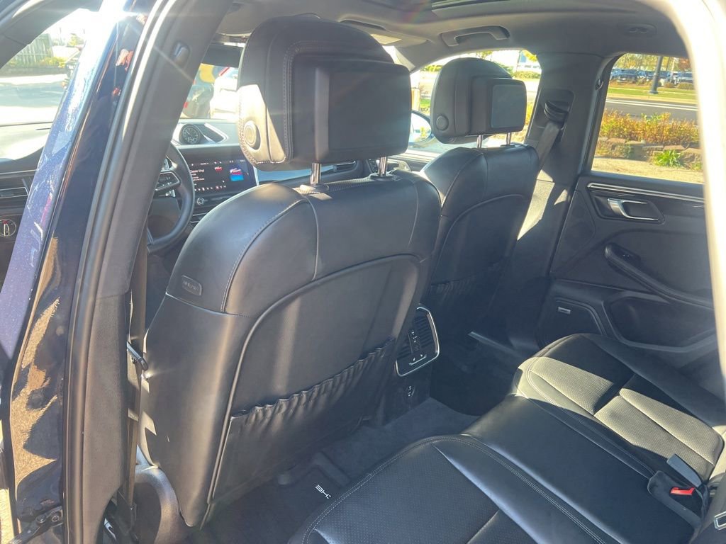 Used 2022 Porsche Macan Base image 10