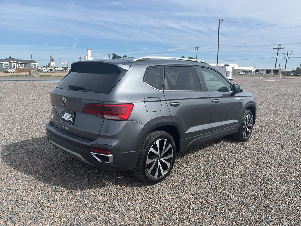 Used 2023 Volkswagen Taos SE FWD image 4