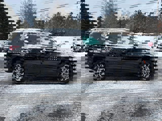 Used 2023 Chevrolet Traverse LT w/ LPO, Floor Liner Package image 8