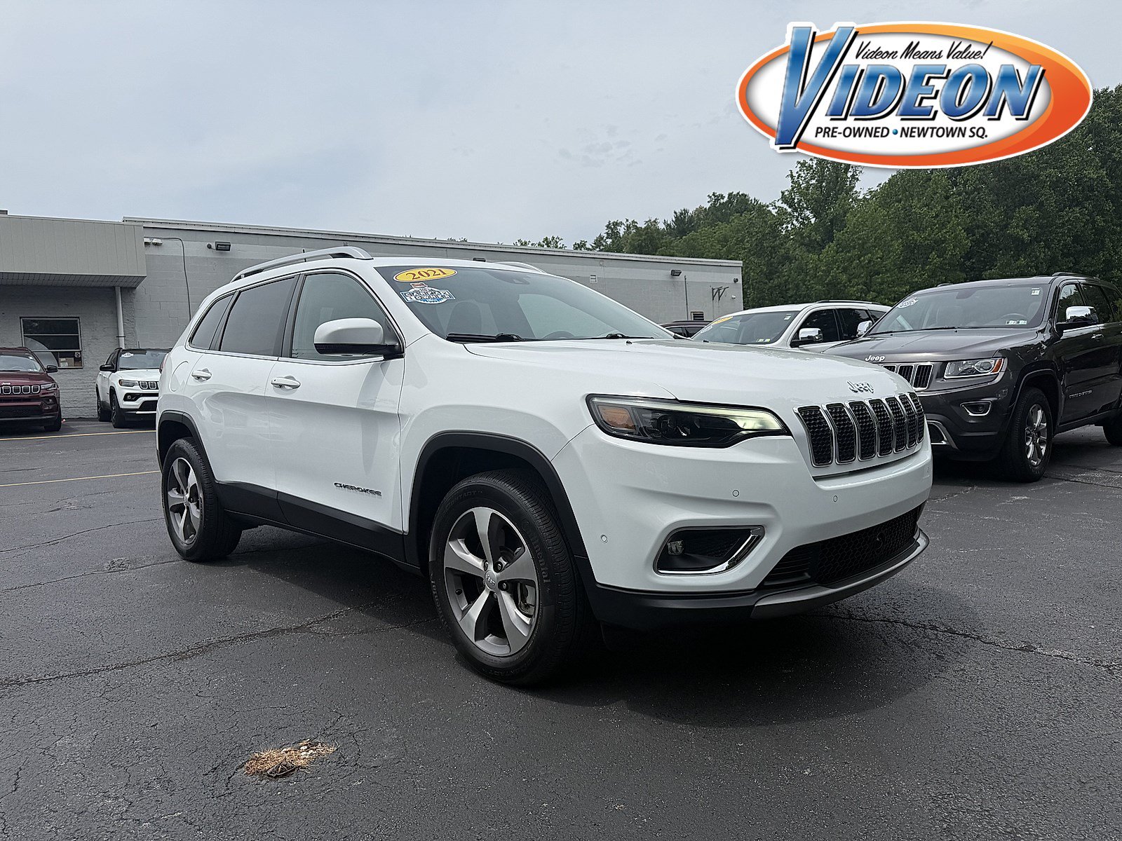 Used 2021 Jeep Cherokee Limited AWD/4WD image 1