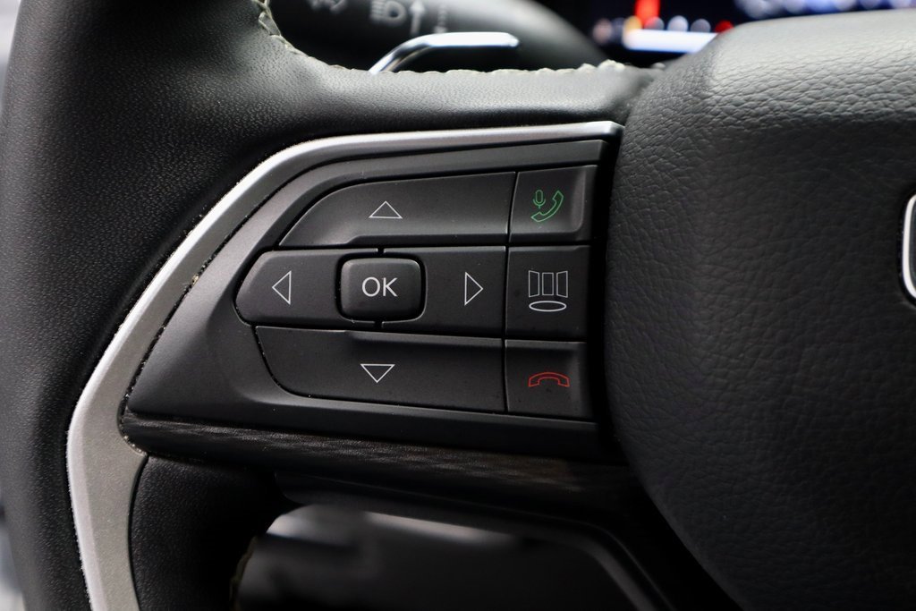 Used 2025 Jeep Grand Cherokee L Laredo w/ Luxury Tech Group I image 31