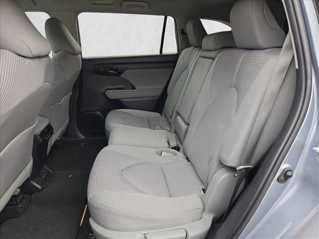 Used 2023 Toyota Highlander LE image 17