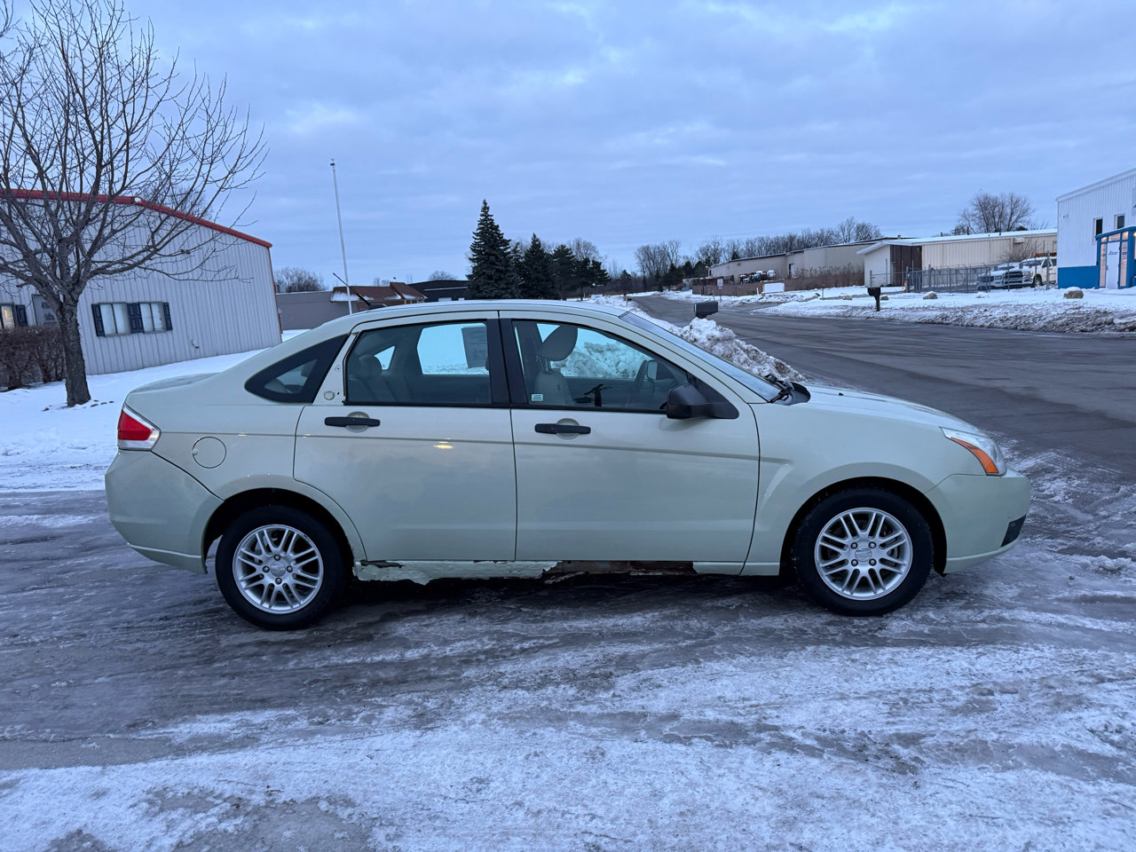 Used 2011 Ford Focus SE image 4