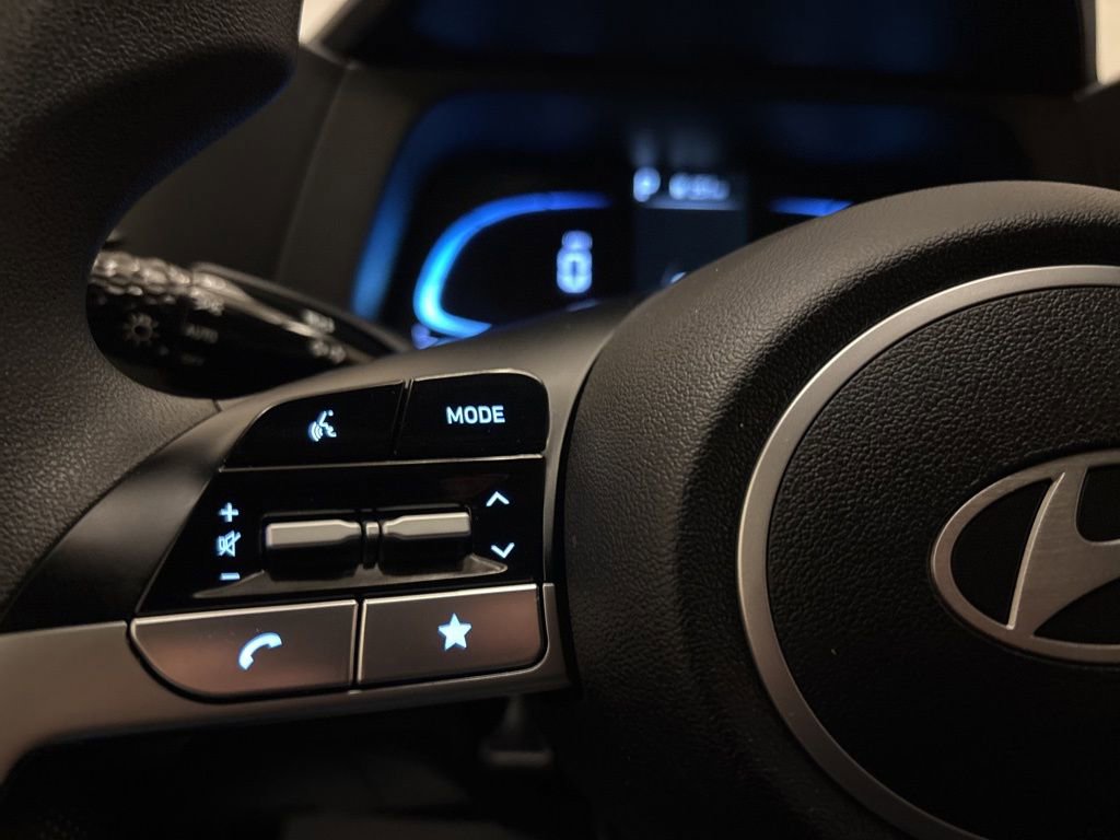 Certified 2026 Hyundai Elantra SE image 17