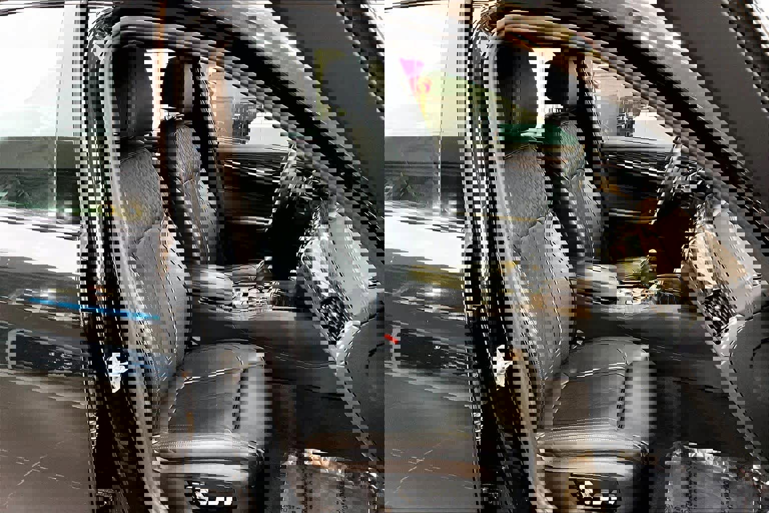 Used 2020 BMW M550i xDrive w/ Executive Package image 8