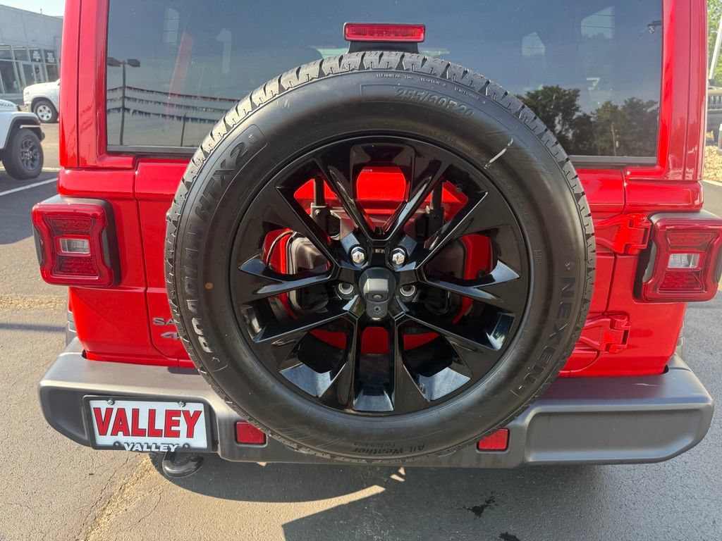 Used 2025 Jeep Wrangler Unlimited Sahara AWD/4WD image 46