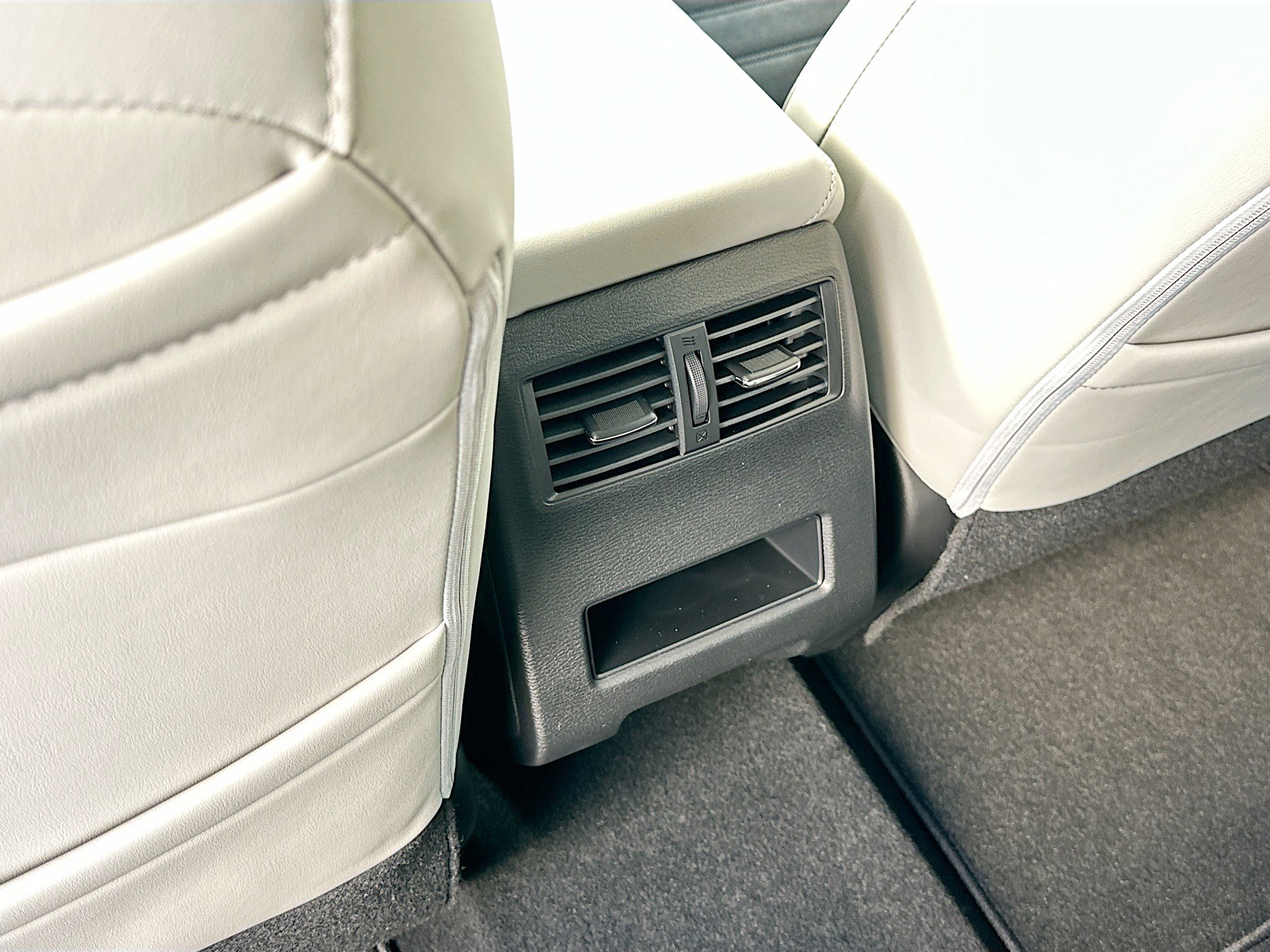 New 2025 Mitsubishi Outlander SE image 19