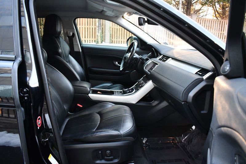Used 2017 Land Rover Range Rover Evoque SE image 24